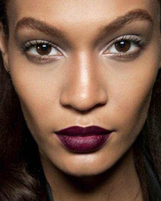 two women review mac lipstick for dark skin